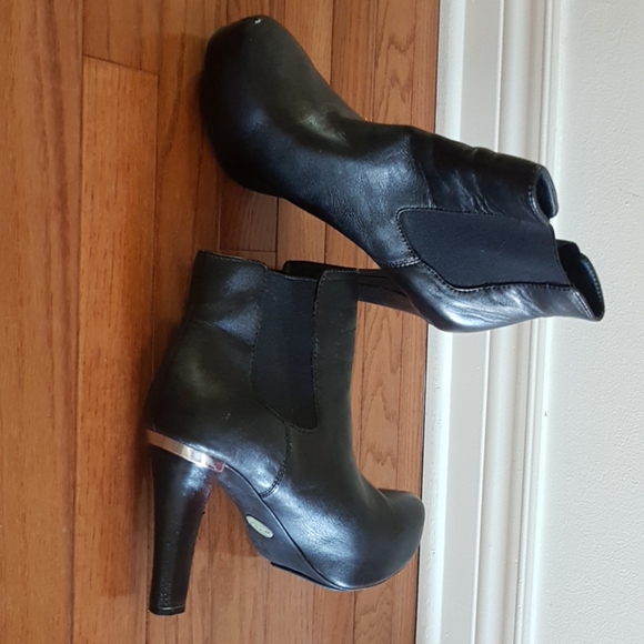 Black leather booties - Picture 2 of 3